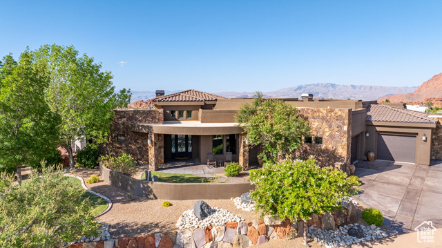 Photo 2 for MLS #2101351 at 2203 W Silver Cloud Dr