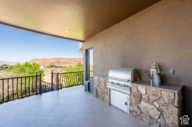 Photo 15 for MLS #2101351 at 2203 W Silver Cloud Dr