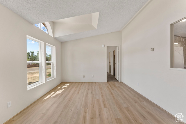 Photo 4 for MLS #2101434 at 184 W Center