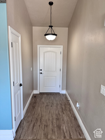 Photo 6 for MLS #2101470 at 1737 N Broadway Ave