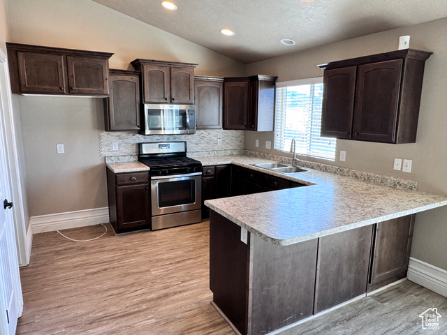 Photo 10 for MLS #2101470 at 1737 N Broadway Ave