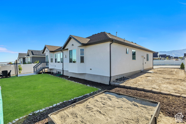 Photo 4 for MLS #2101481 at 1939 N Mantle Way