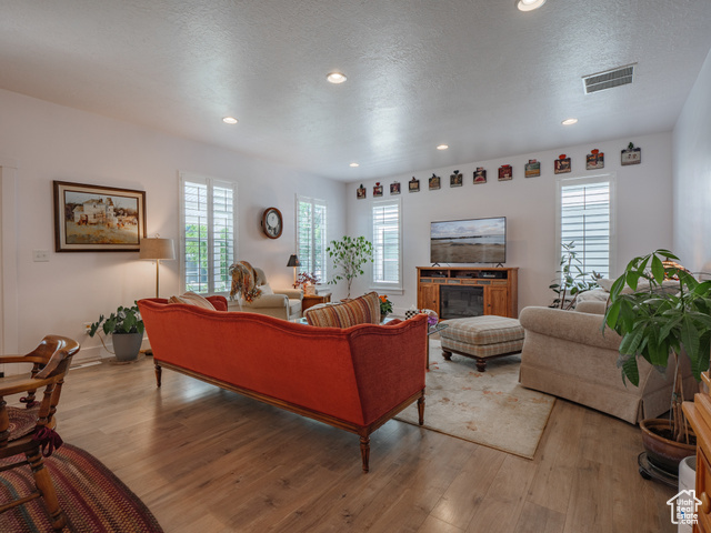 Photo 13 for MLS #2101506 at 920 E Queensmill Ln