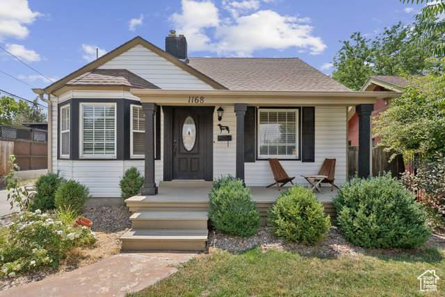 Photo 2 for MLS #2101607 at 1168 E Parkway Ave