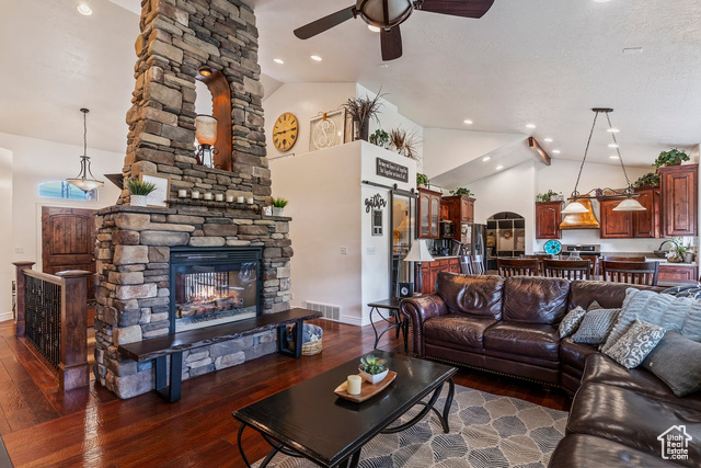 Photo 6 for MLS #2101643 at 969 S View Crest Ln
