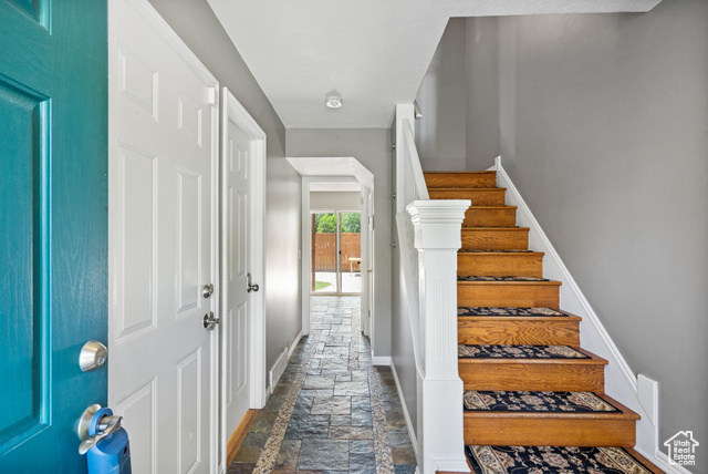 Photo 4 for MLS #2101668 at 450 W Argyll Ct