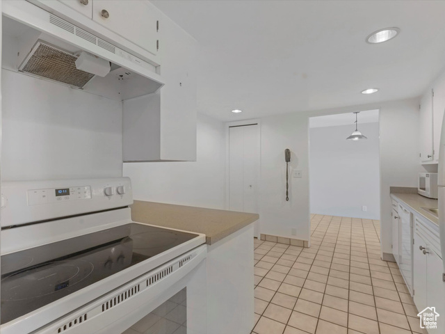 Photo 13 for MLS #2101705 at 875 S Donner Way #1402