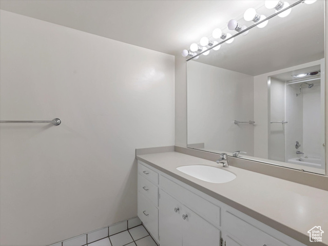 Photo 15 for MLS #2101705 at 875 S Donner Way #1402