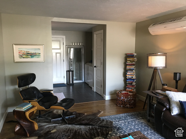 Photo 4 for MLS #2101718 at 2331 S Park St