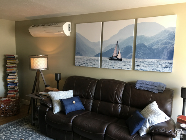 Photo 5 for MLS #2101718 at 2331 S Park St