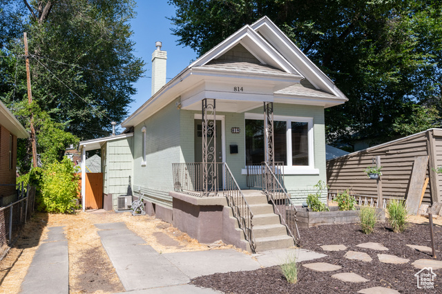 Photo 2 for MLS #2101779 at 814 S Lake St