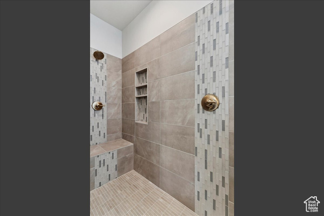 Photo 28 for MLS #2101816 at 21 N 100 West #3