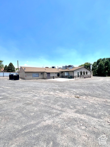 240 W Main St