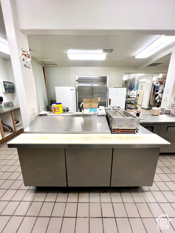 240 W Main St