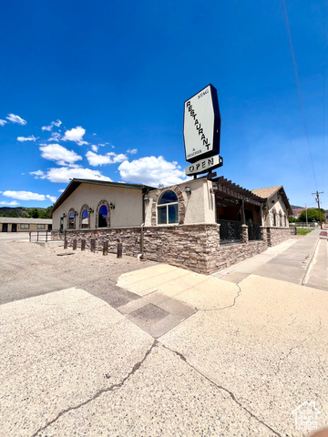 240 W Main St