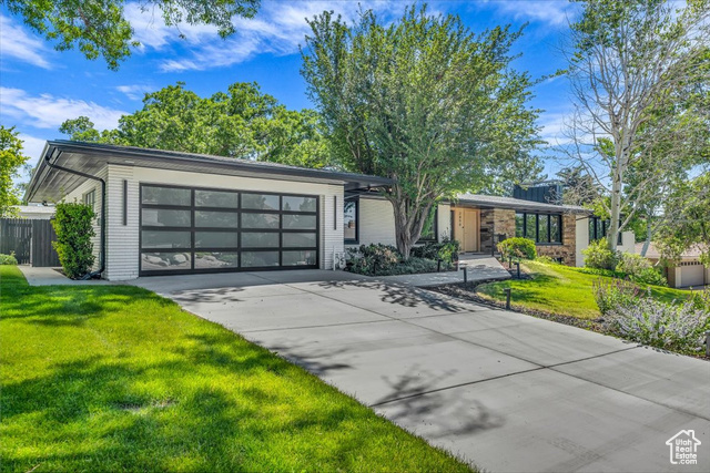 2898 E OAKHURST DR, Salt Lake City UT 84108