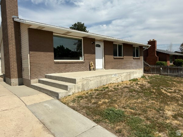 Photo 5 for MLS #2101902 at 5032 W Highwood Dr