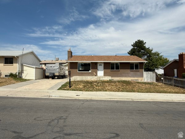 Photo 4 for MLS #2101902 at 5032 W Highwood Dr