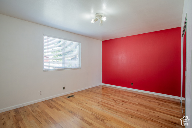 Photo 16 for MLS #2101902 at 5032 W Highwood Dr