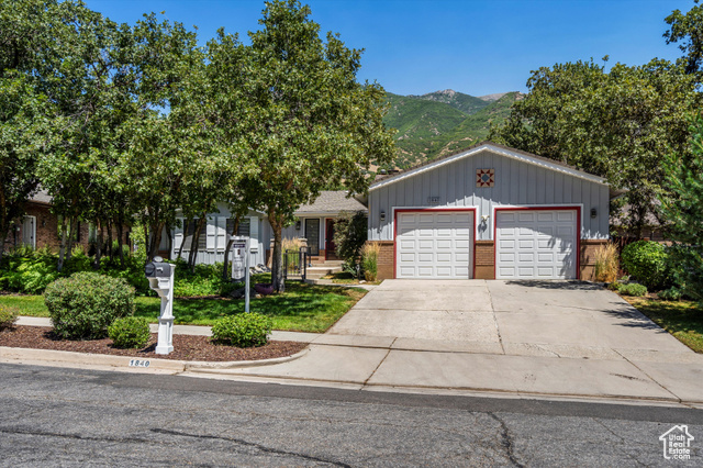 Photo 4 for MLS #2101914 at 1840 E Navajo