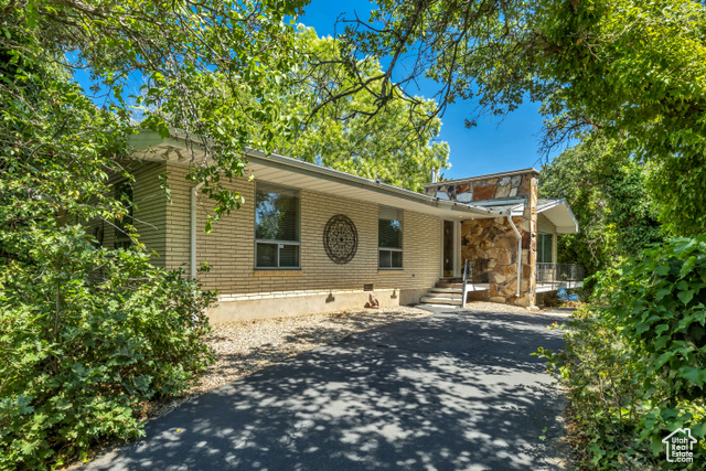 Photo 2 for MLS #2101982 at 2342 E Combe Rd