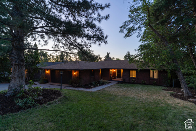 Photo 11 for MLS #2102024 at 2495 E Granite Hills Cir