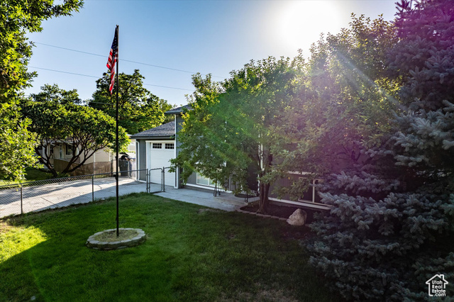 Photo 4 for MLS #2102041 at 1363 N Jefferson Ave