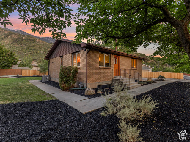 9795 S LITTLE COTTONWOOD LN, Sandy UT 84092