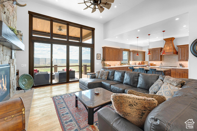 Photo 13 for MLS #2102141 at 1212 Splendor Valley Rd