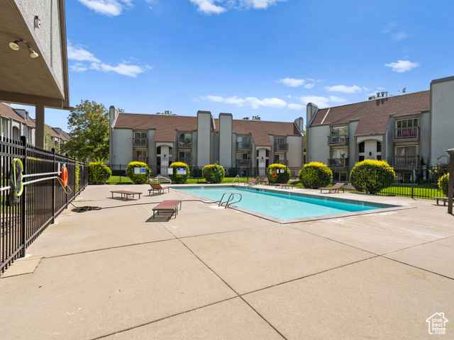 426 E CREEKSIDE CIR #B, Murray UT 84107