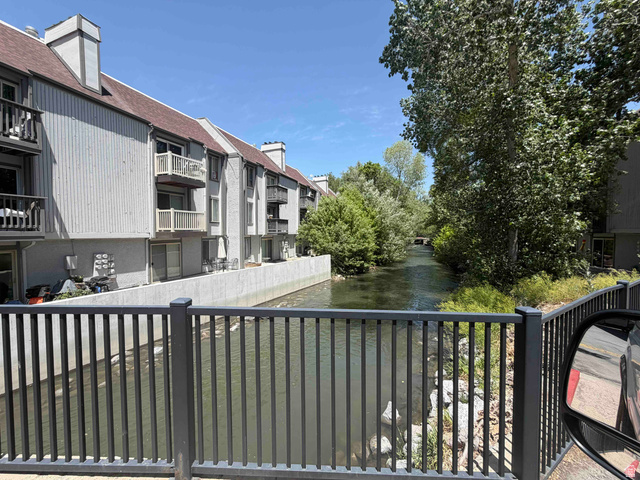 426 E Creekside Cir #b
                     MLS #2102175