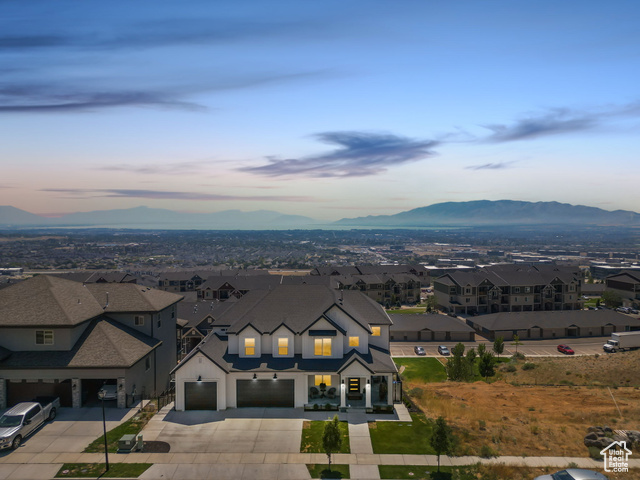1027 W SEASONS VIEW CT