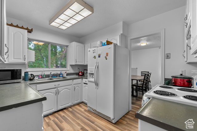 Photo 11 for MLS #2102263 at 1243 E Siesta Dr