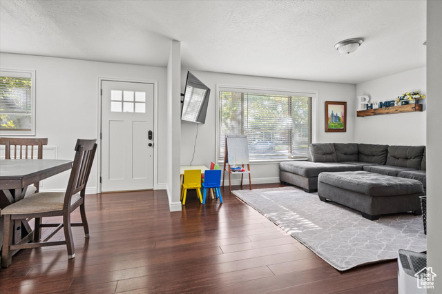 Photo 7 for MLS #2102431 at 290 N Colonial Ave