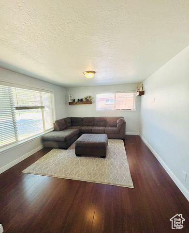 Photo 6 for MLS #2102431 at 290 N Colonial Ave
