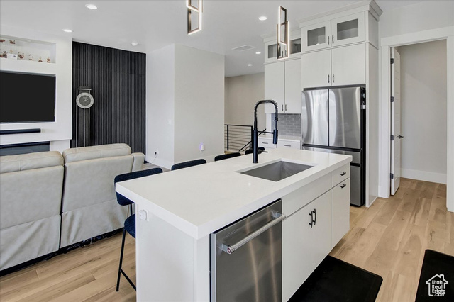 Photo 7 for MLS #2102544 at 1611 W Laurel Chase Dr