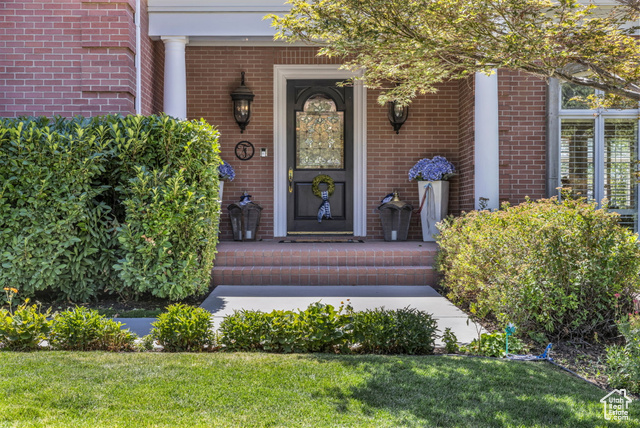 Photo 2 for MLS #2102556 at 1714 E Fort Douglas Cir