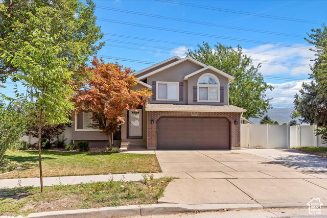 Photo 2 for MLS #2102633 at 1441 Bridgeview Dr
