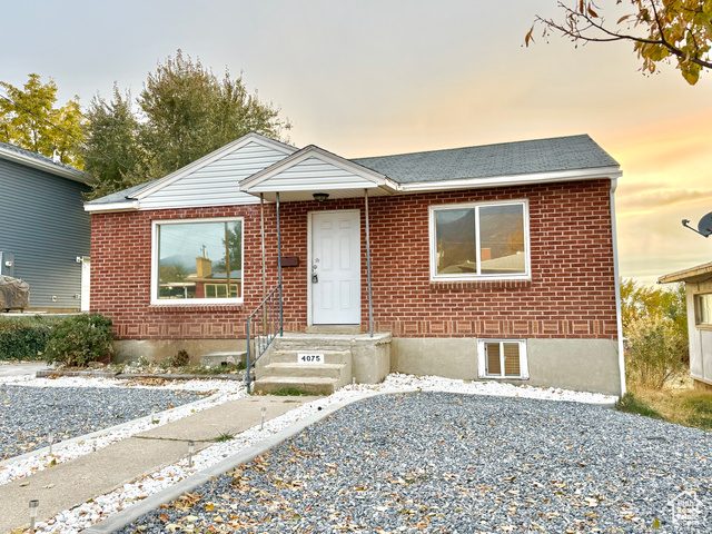Photo 2 for MLS #2102723 at 4075 Jefferson Ave