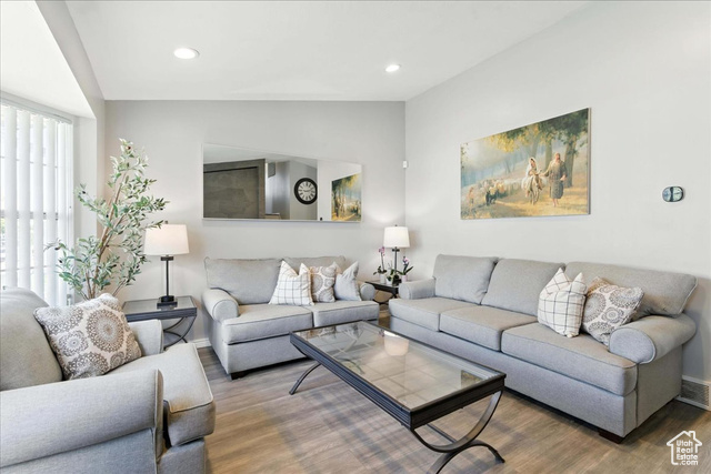 Photo 3 for MLS #2102728 at 1827 W Omni Ave