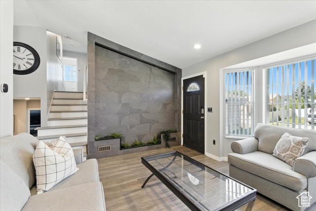 Photo 5 for MLS #2102728 at 1827 W Omni Ave