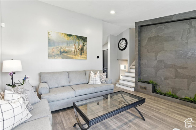 Photo 4 for MLS #2102728 at 1827 W Omni Ave