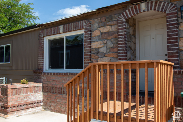 Photo 2 for MLS #2102772 at 1500 N Angel St #64