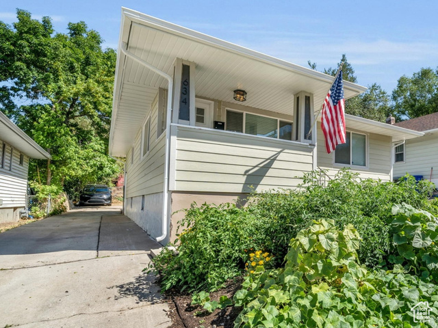 Photo 3 for MLS #2102774 at 634 Kershaw St