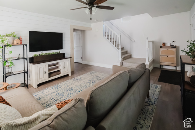 Photo 2 - 212 N Aparicio Dr, Tooele UT 84074