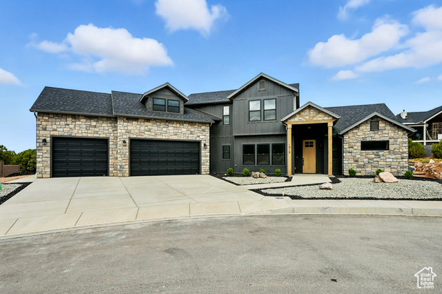 Photo 2 for MLS #2102911 at 1918 S Oak Cir