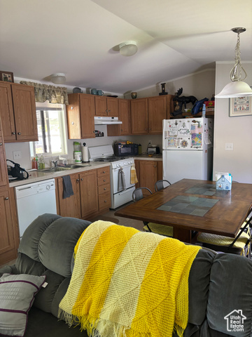 Photo 5 for MLS #2102962 at 963 E Breeze Way #173