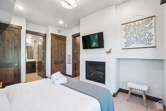 Photo 15 for MLS #2102983 at 3703 Blackstone Dr #103