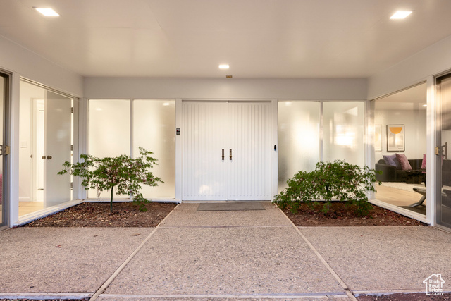 Photo 5 for MLS #2102993 at 1497 S Devonshire Dr
