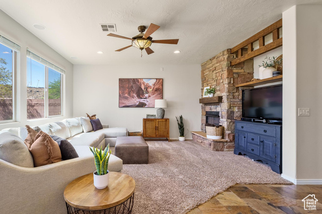 Photo 7 for MLS #2102997 at 2602 E Spring Canyon Dr